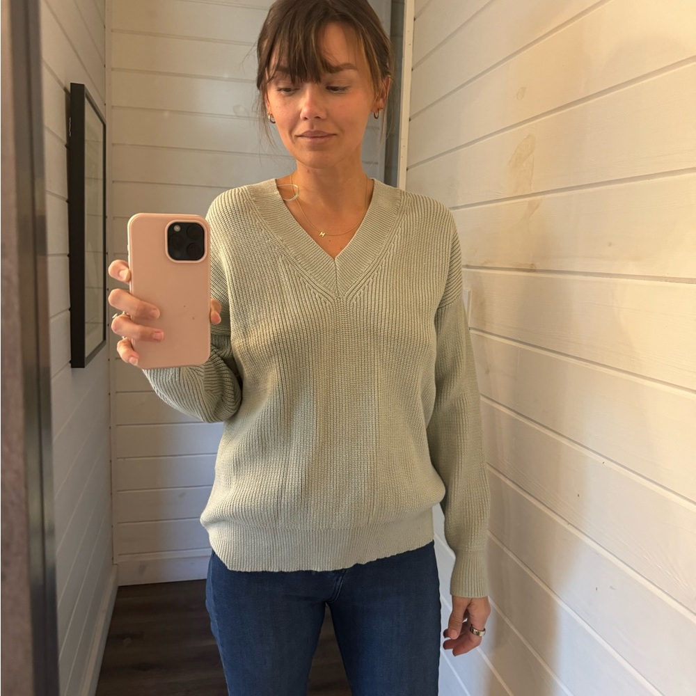 RD Style Relaxed V-Neck Sweater Knit Light Sage Green